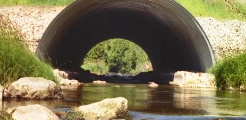 Corrugated metal culverts roll forming device